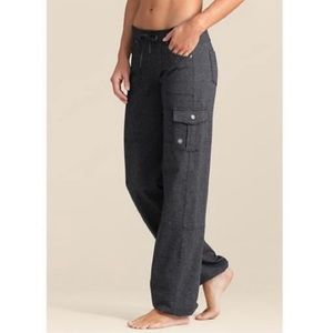 Athleta Jogger Cargo Pants with multiple pockets. Gray XS